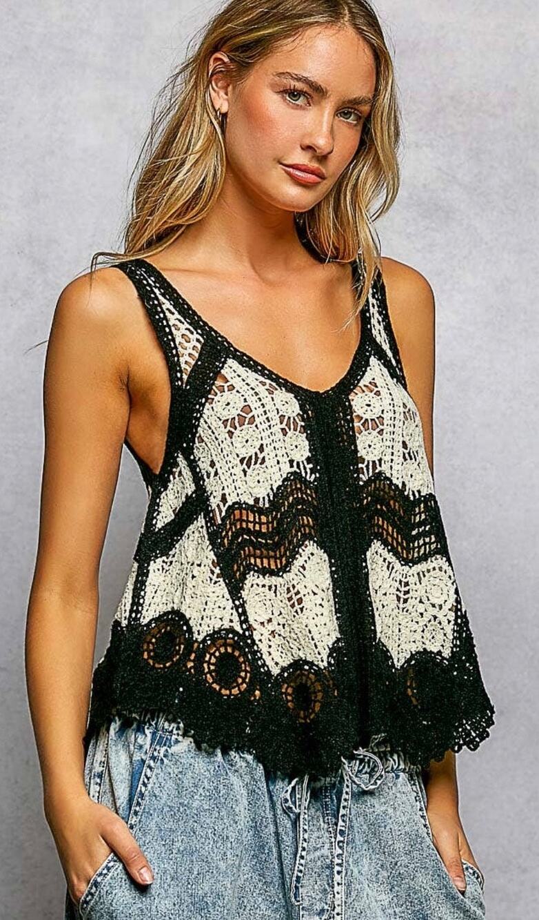 NWT Black White Scalloped Crochet Oversized V-Neck Tank Top-Size One (Small)